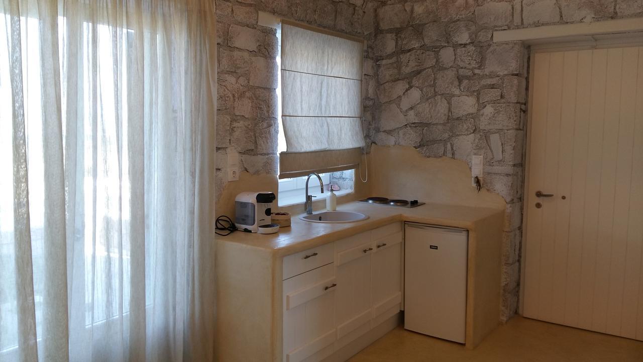 Milo Milo Suites Mandrakia Bagian luar foto